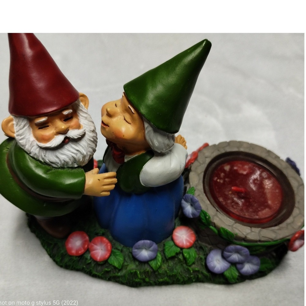 Yankee Candle Gnome Couple Kissing Wishing Well Tea Light Holder 1188709 Resin‎